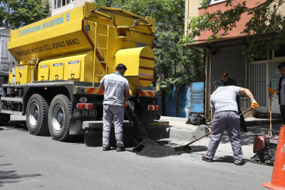 Asfaltlama ve kilit taşı yenileme çalışmaları devam ediyor