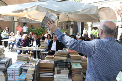 Kitap ve Obje Müzayedesi yoğun ilgi gördü