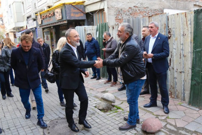 Başkan Özmen, Rami Yeni Mahalle'de esnafla buluştu