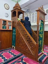 Eyüpsultan Meydanı gül suyu ile yıkandı