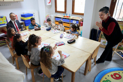Başkan Mithat Bülent Özmen İslambey'de Yeni Açılan Çocuk Etkinlik Merkezi'ni ziyaret etti