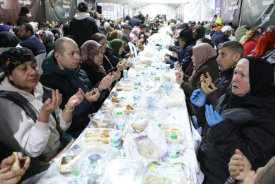 Başkan Özmen dev iftar çadırında orucunu açtı