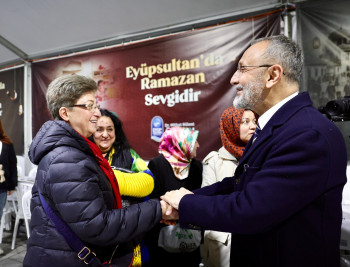 Başkan Özmen dev iftar çadırında orucunu açtı