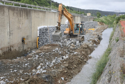 İSKİ'nin dere ıslah çalışmaları devam ediyor