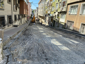 Fen İşleri ekiplerinden yaz mesaisi: Eyüpsultan'ın dört bir yanında çalışmalar sürüyor