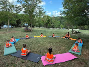 Miniklere doğada yoga atölyesi