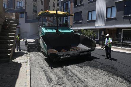 Cadde ve sokaklarda asfaltlama çalışmaları devam ediyor