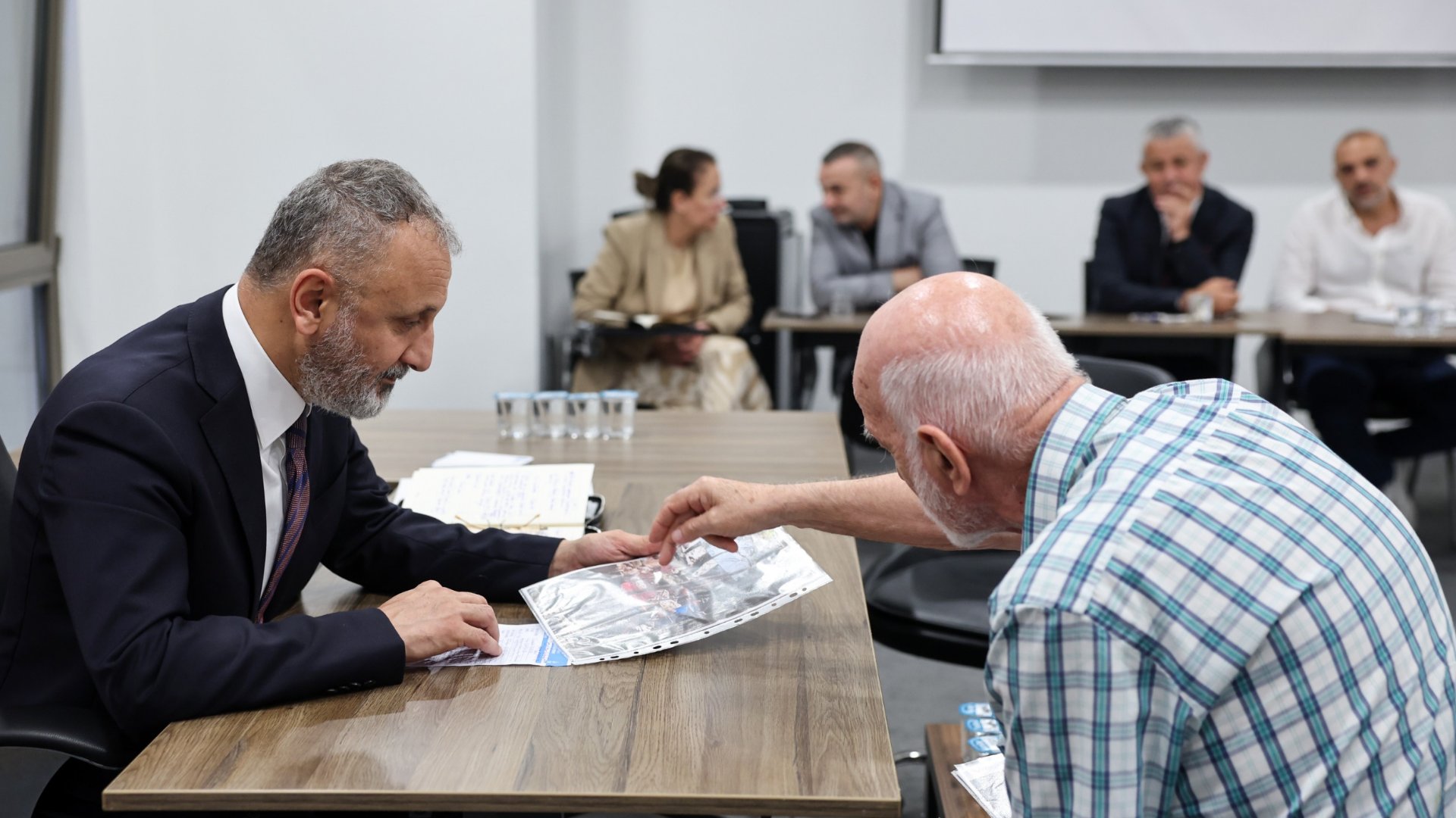 Başkan Özmen halk gününde vatandaşları dinledi