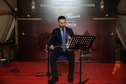 On bir ayın Eyüpsultanı'nda bir melodi bin huzur