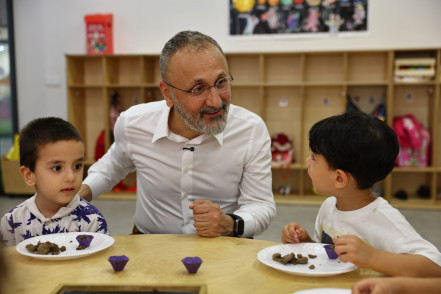 Başkan Özmen Esentepe Çocuk Etkinlik Merkezi'nde çocuklarla buluştu