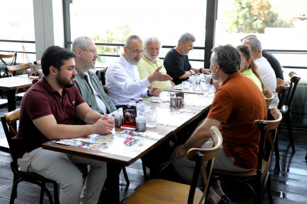 Başkan Özmen Eyüpsultan esnafıyla bir araya geldi