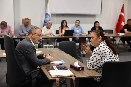 Başkan Özmen, Halk Günü buluşmalarında vatandaşları dinliyor