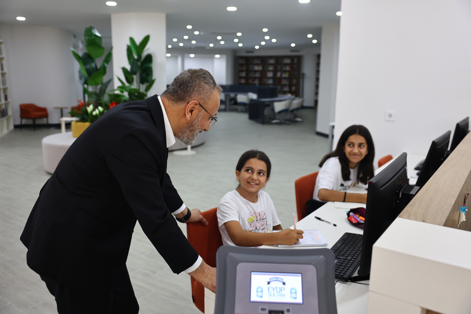 Eyüpsultan'a yeni bir nefes: Esentepe Kütüphanesi hizmete açıldı Eyüpsultan'a yeni bir nefes: Esentepe Kütüphanesi hizmete açıldı