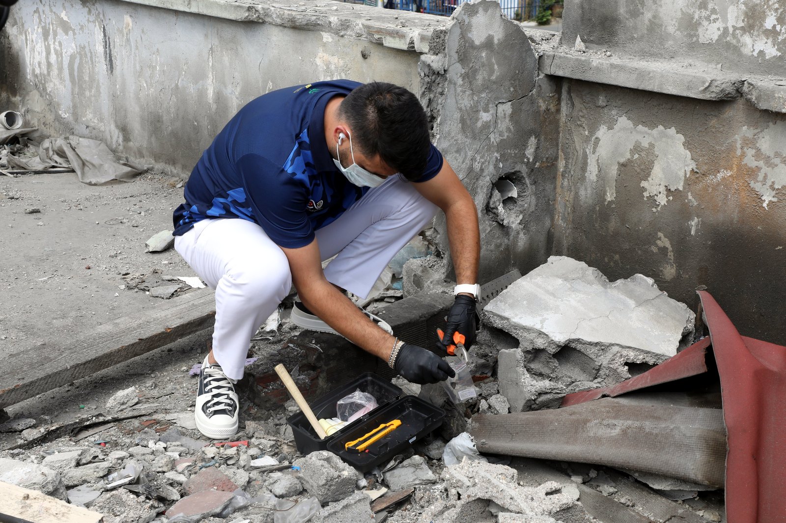 Eyüpsultan Belediyesi'nden asbest temizliği