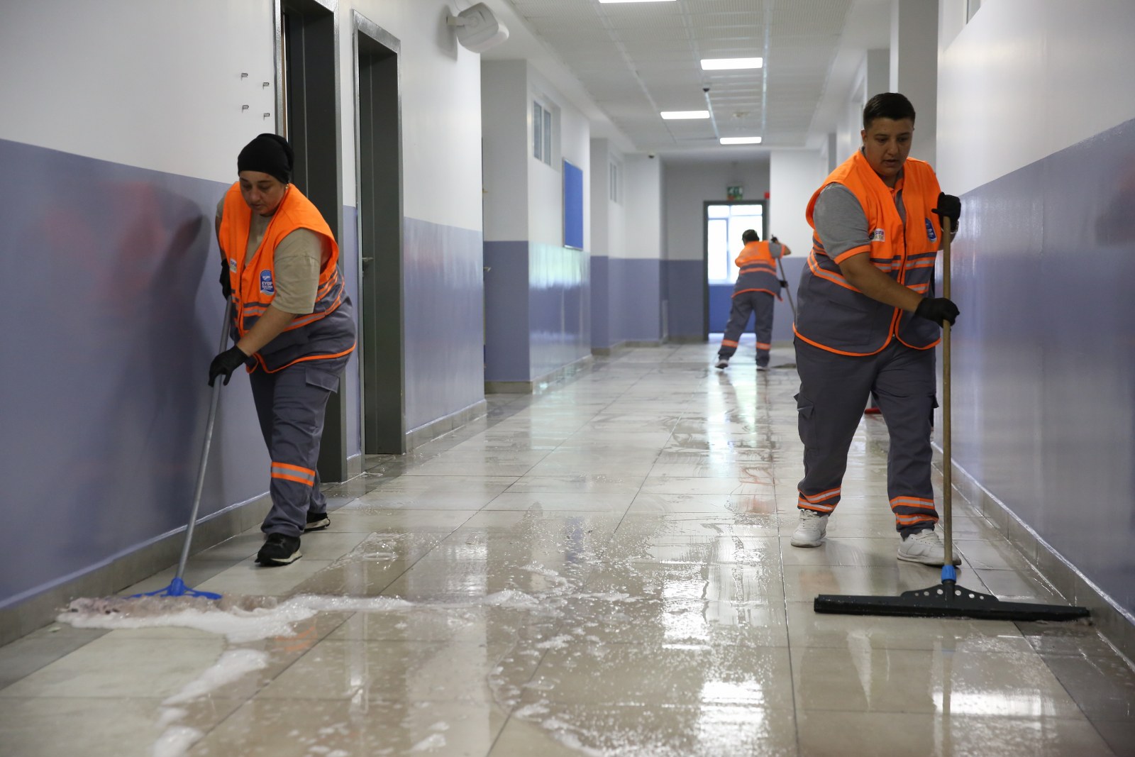Eyüpsultan Belediyesi'nden yeni eğitim yılı öncesi kapsamlı okul temizliği