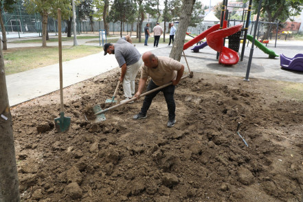 Parklarda çalışmalar devam ediyor