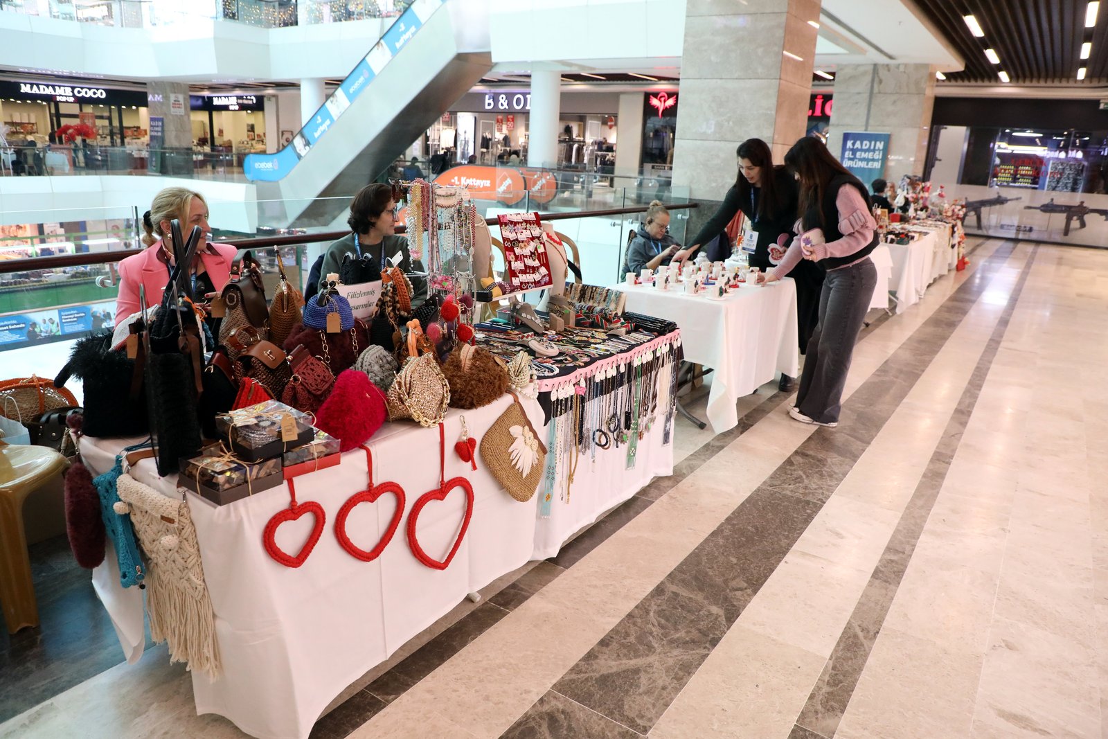 "14 Şubat Sevgi Pazarı" başladı