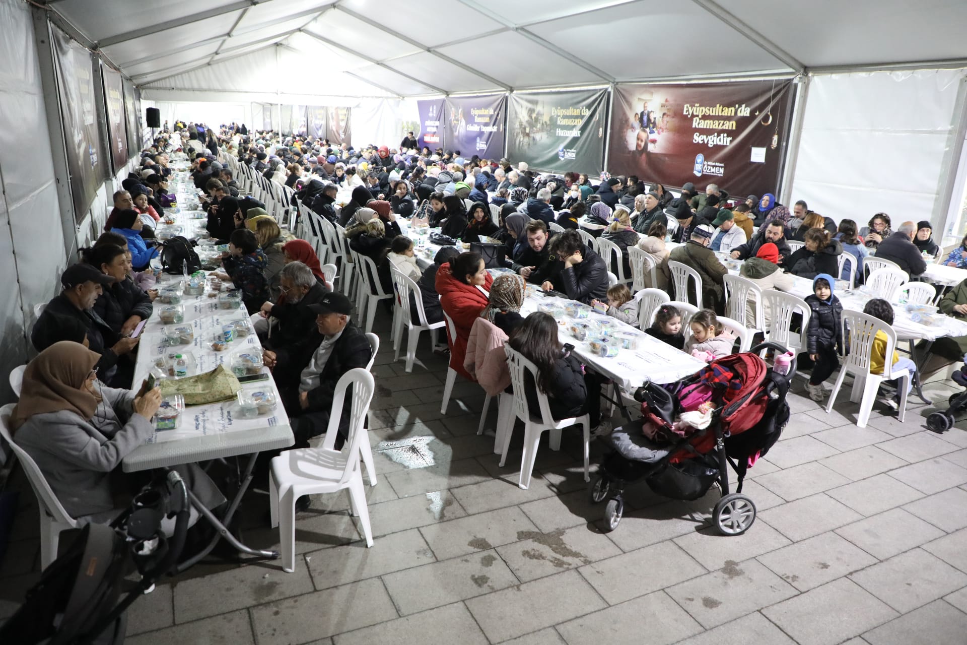 Eyüpsultan'da ramazan boyunca binlerce kişi gönül sofralarında buluştu Eyüpsultan'da ramazan boyunca binlerce kişi gönül sofralarında buluştu