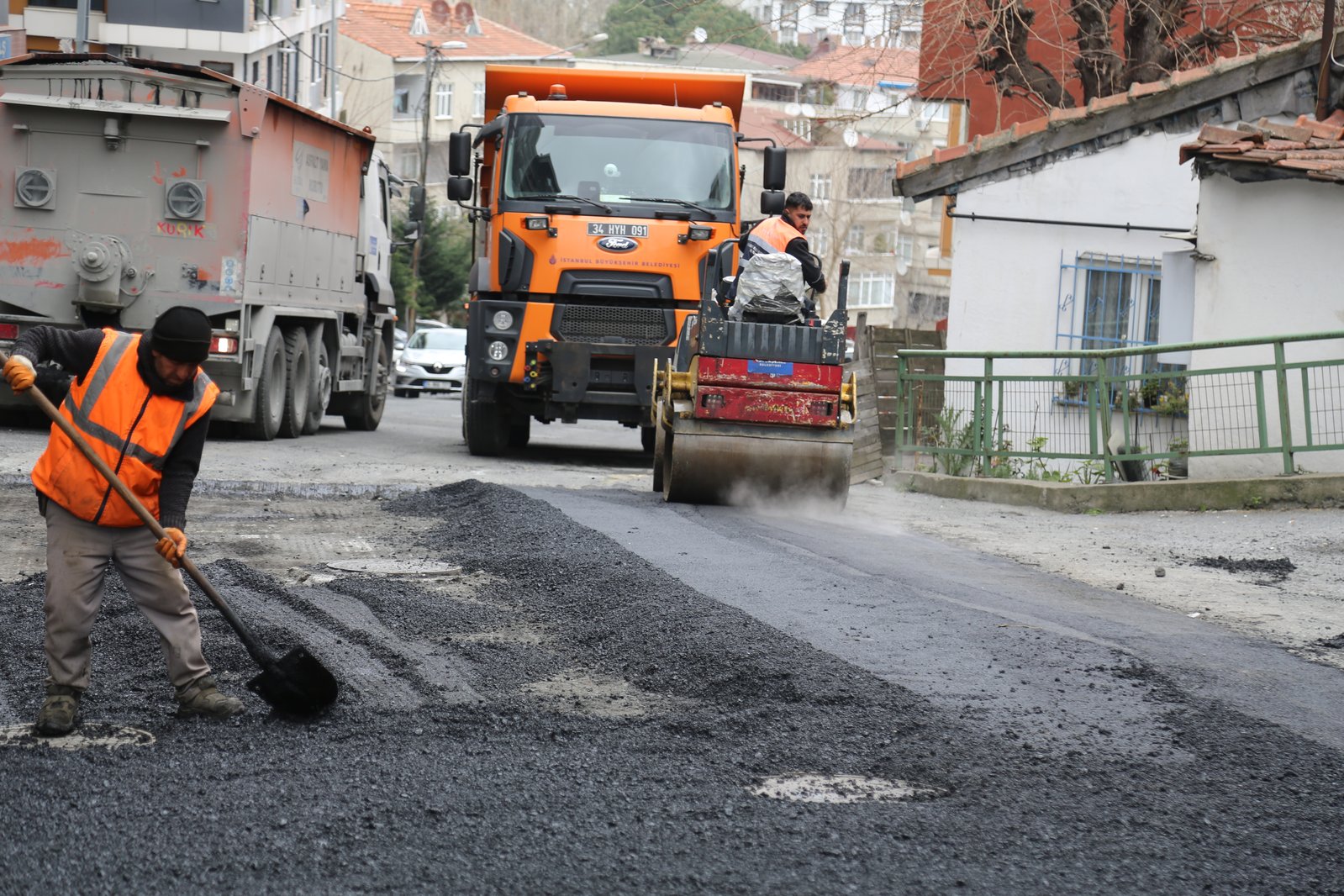 Eyüpsultan'da asfaltlama çalışmaları devam ediyor Eyüpsultan'da asfaltlama çalışmaları devam ediyor