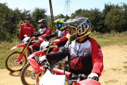 Eyüpsultanlı gençlere Enduro Motosiklet Sürüş deneyimi