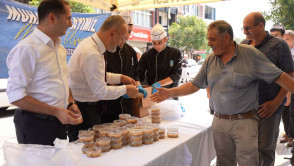 Alibeyköy'de aşure ikramı